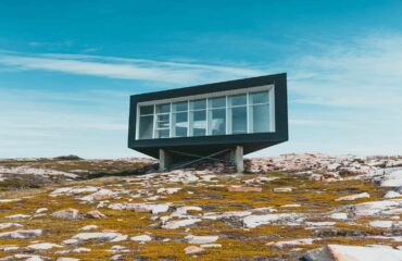 Modernes Tiny House mit Glasfront
