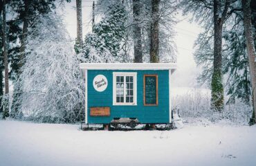 Tiny House Anhänger im Schnee